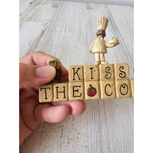 Suzi kiss the cook statue figurine as is wine carrots kitchen décor - Picture 5 of 8